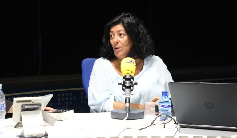 Almudena Grandes, en el estudio central de la Cadena SER