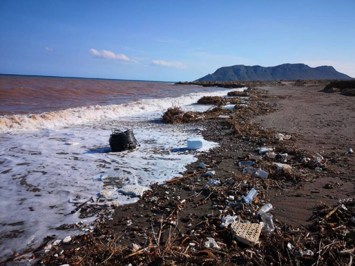 Llamamiento para limpiar Marina de Cope de basuras y plásticos