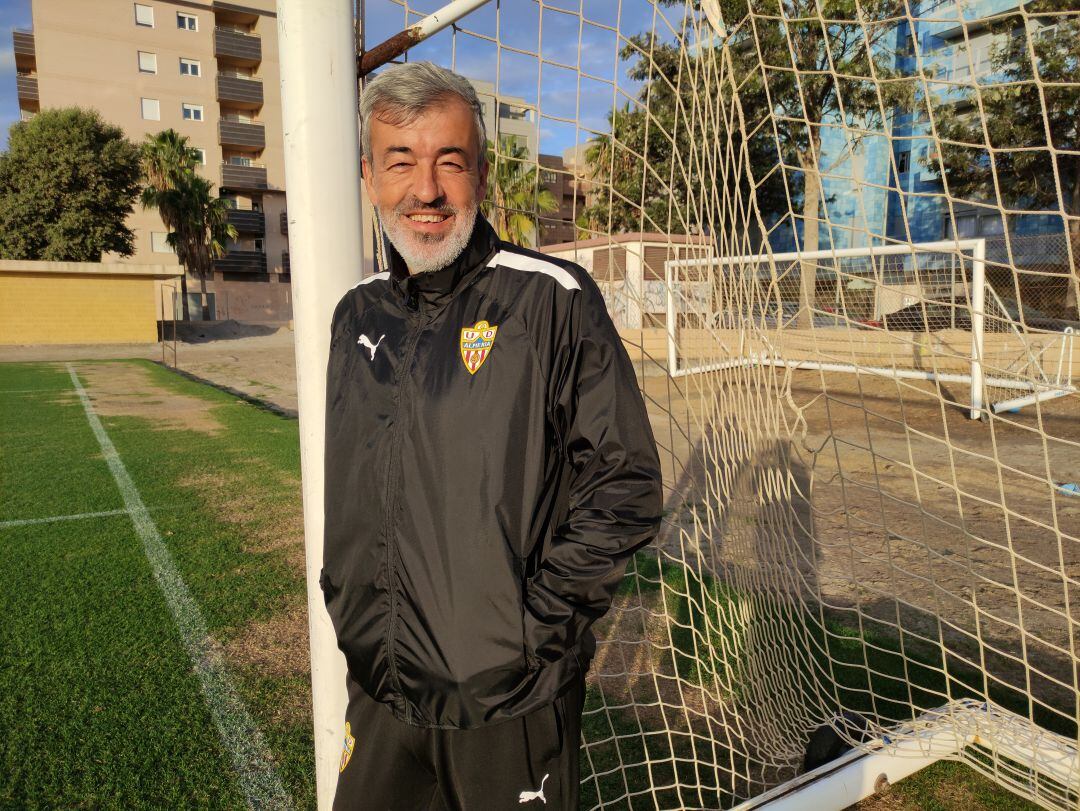 El entrenador del Almería B. 