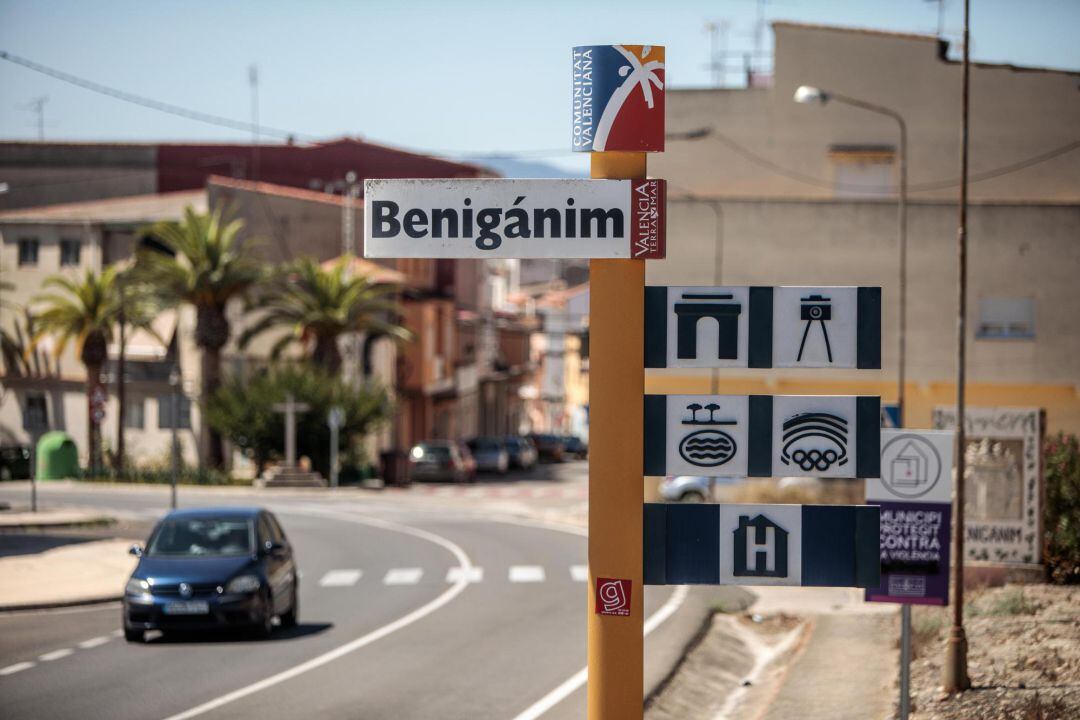 Vista general de la entrada a la localidad valenciana de Benigànim, donde Sanidad ha decidido confinar a su población durante 14 días ante el incremento de casos de covid-19