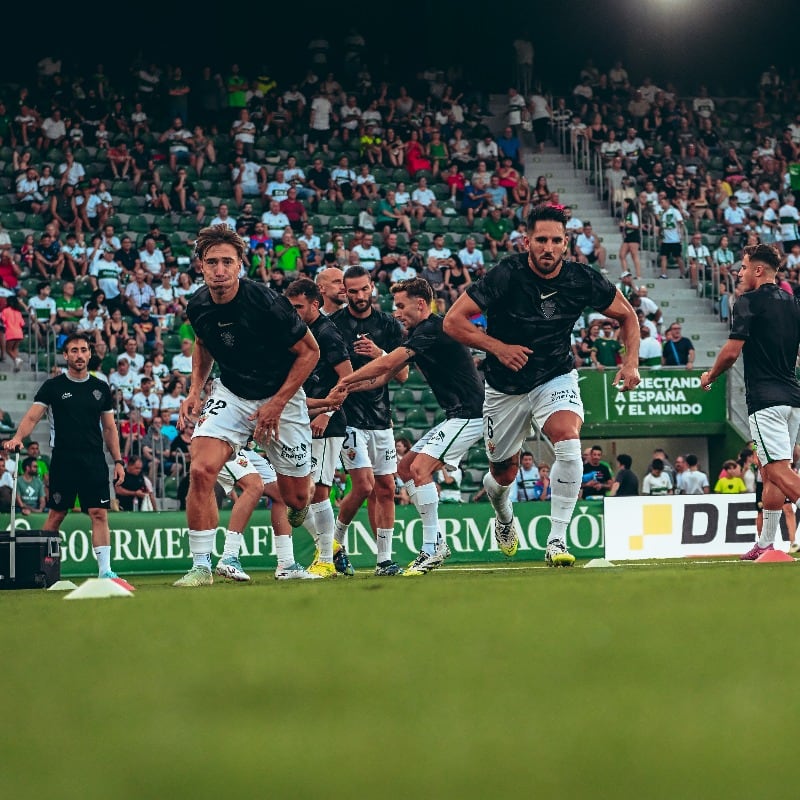 Affengruber y Bigas calientan antes de un partido de esta Liga en el Martínez Valero