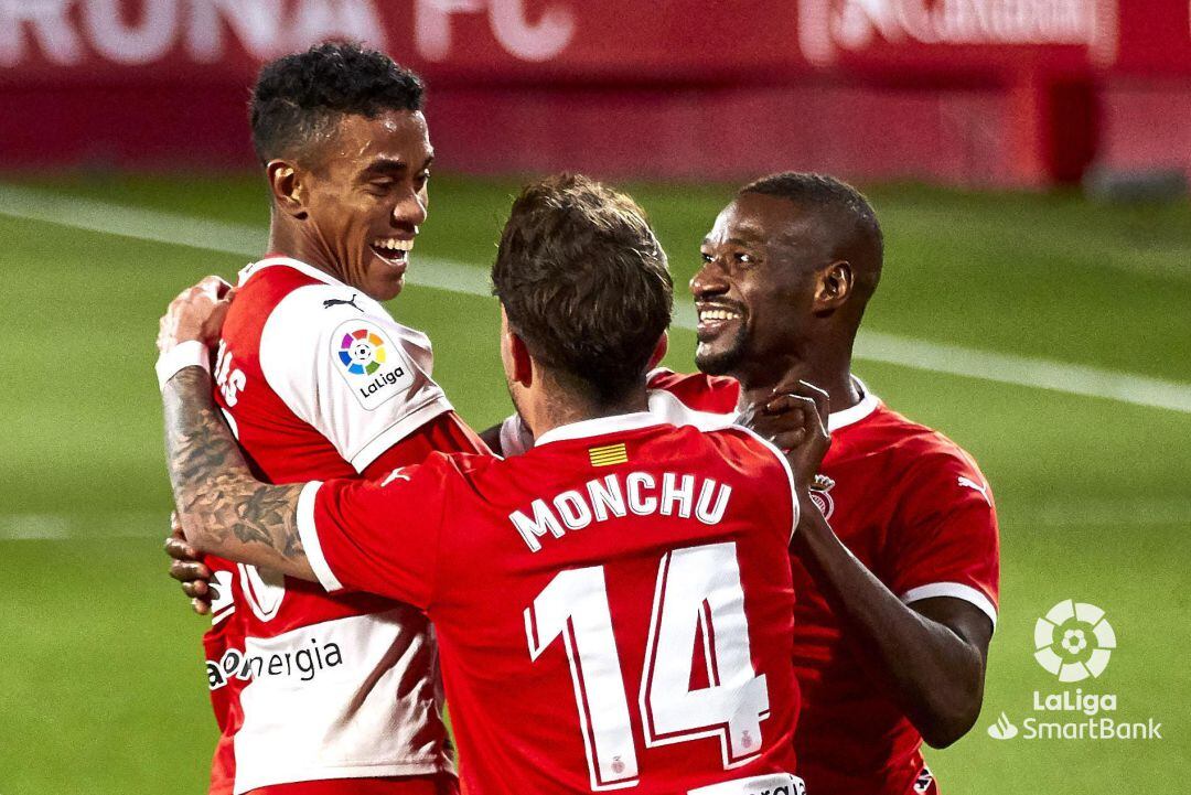 Bárcenas, Monchu i Sylla celebren el gol.