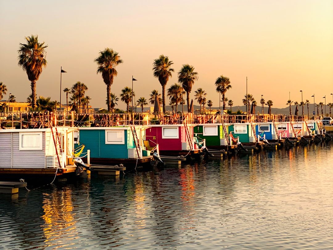 Pasar las vacaciones en una casa flotante es una opción original y segura