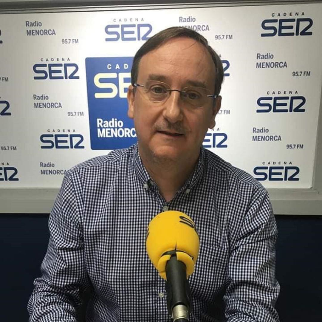 Pau Morlà als estudis de Radio Menorca