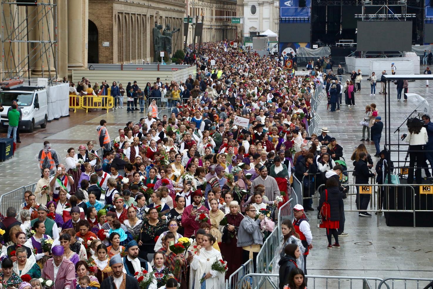 Ofrenda de Flores 2024 de Zaragoza: entrando a la plaza del Pilar