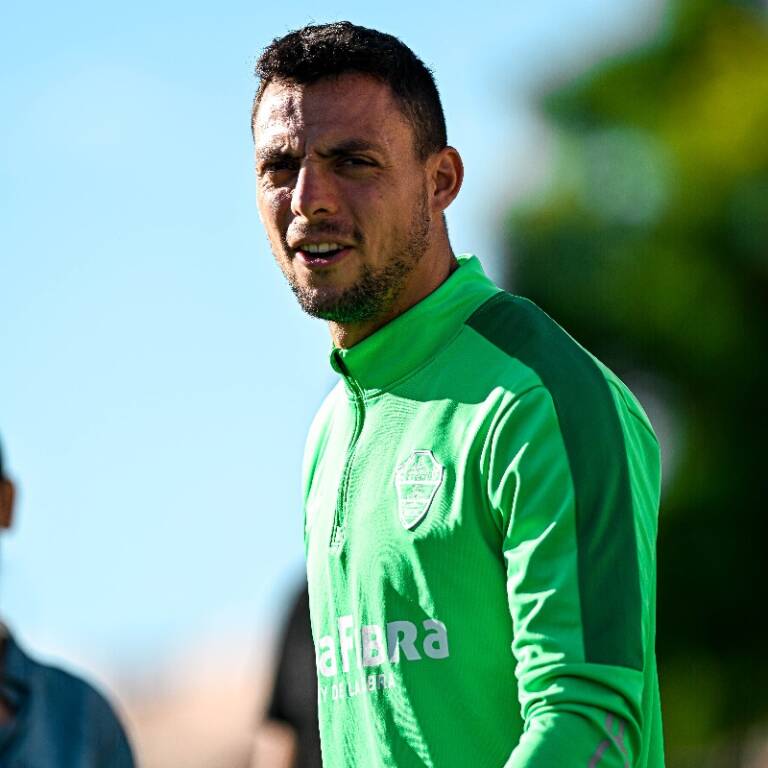 Óscar Plano durante un entrenamiento con el Elche esta temporada