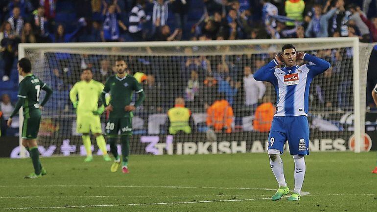 Reyes se dirige a la afición bética tras marcar su gol