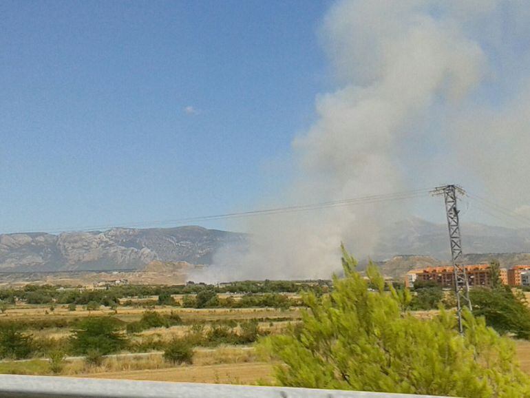 Vista del incendio desde la carretera