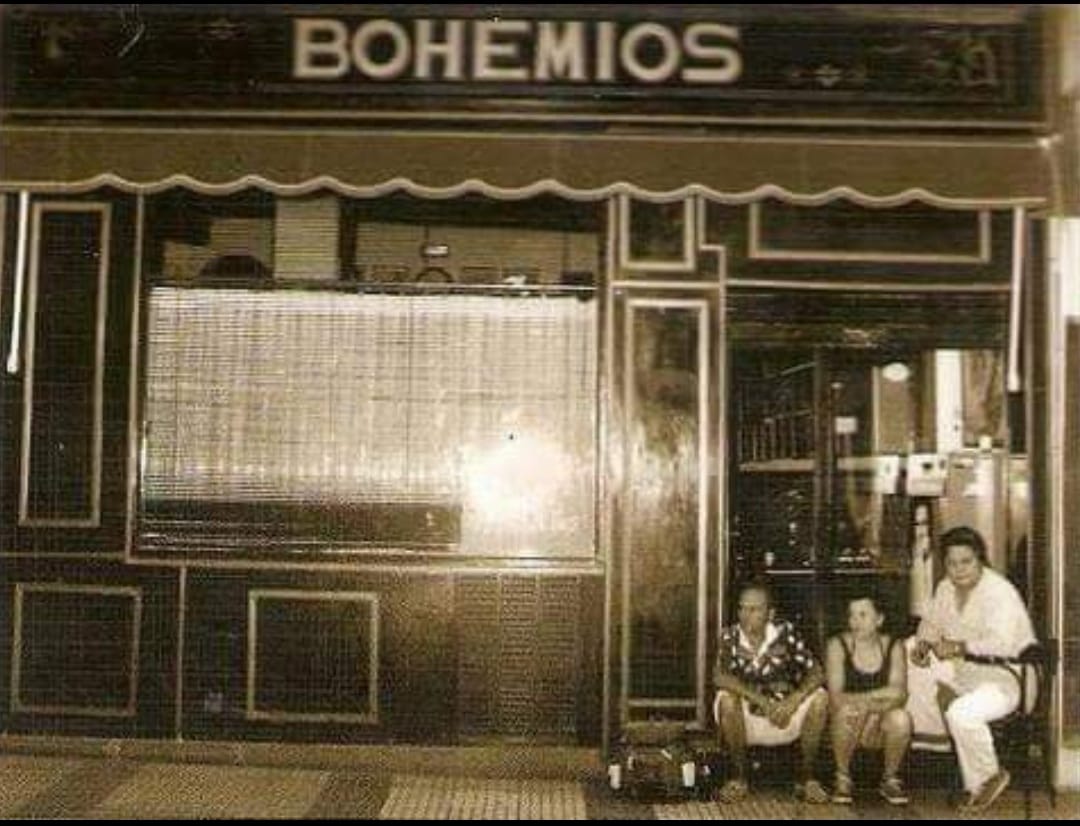 La fachada del Bohemios en Puertollano