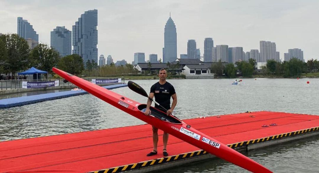 Emilio Merchán en el campo de regatas de Shaoxing