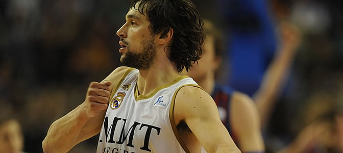 Llull celebra una canasta en la final de la Copa del Rey