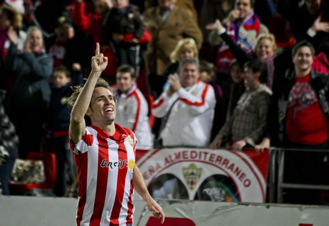 Corona participó y marcó en un Almería 5-1 Sabadell.