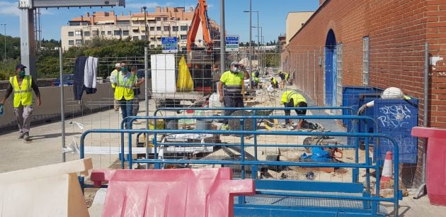 Obras a las puertas del colegio Tomás Bretón