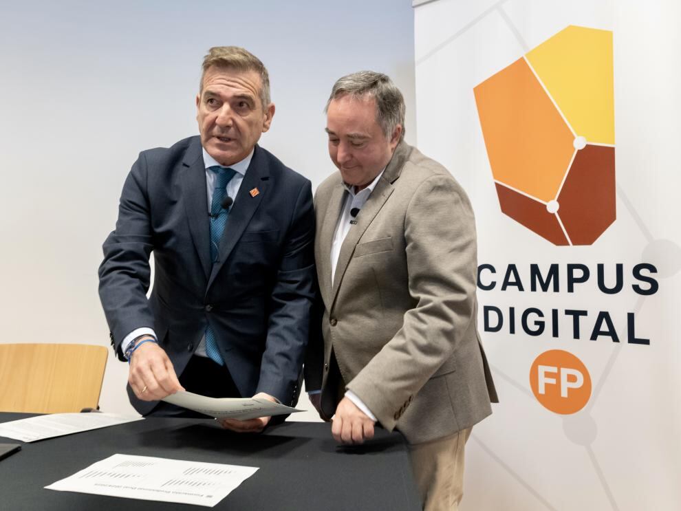 Luis Mallada y  Óscar Sánchez presentan la oferta de FP en Aragón para el curso 2025-2026