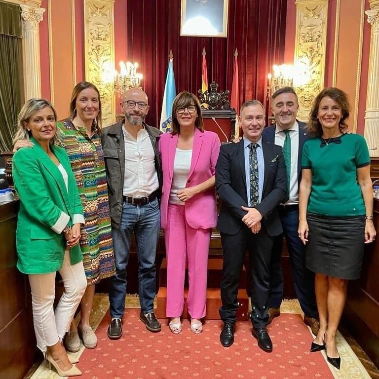 Imagen del hasta ahora grupo municipal del PP en la ciudad. De izquierda a derecha: Noelia Pérez, Ana Méndez, Pepe Araújo, Sonia Ogando, Miguel Ángel Michinel, Jorge Pumar e Inmaculada Moreiras.