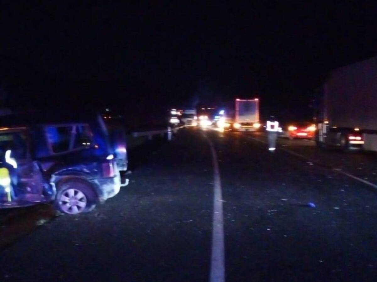 Dos fallecidos y cinco heridos leves en una colisión múltiple en la N-121-A en Olagüe