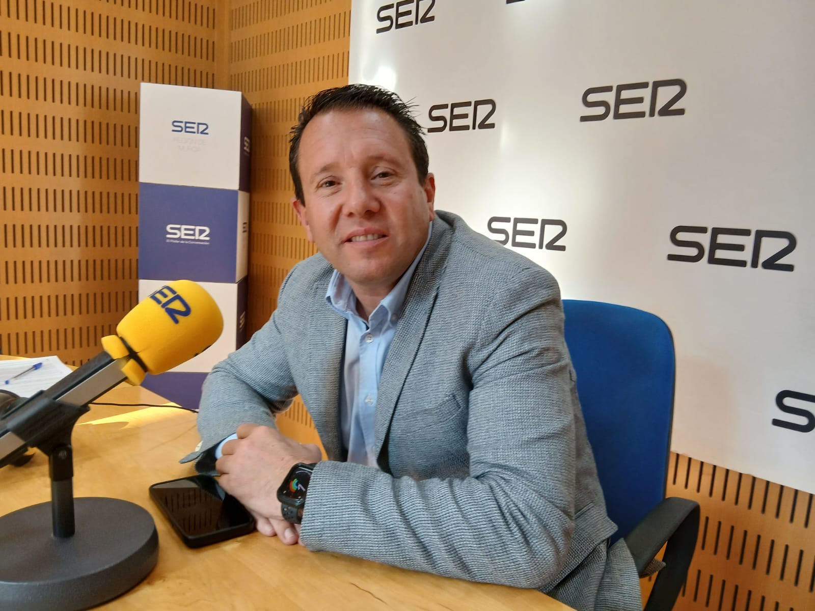 Juan Jesús Moreno, alcalde de Mula, en los estudios de Radio Murcia. Foto archivo.