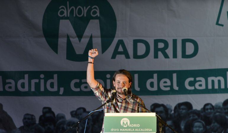 Pablo Iglesias, en el escenario de &#039;Ahora Madrid&#039;, en la noche electoral.