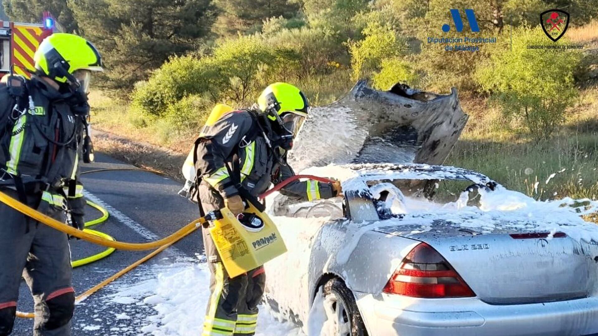 Incendio de un vehículo en la A-45