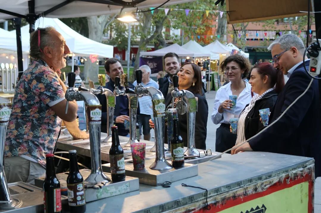La alcaldesa de Palencia y varios concejales en la inauguración de la feria