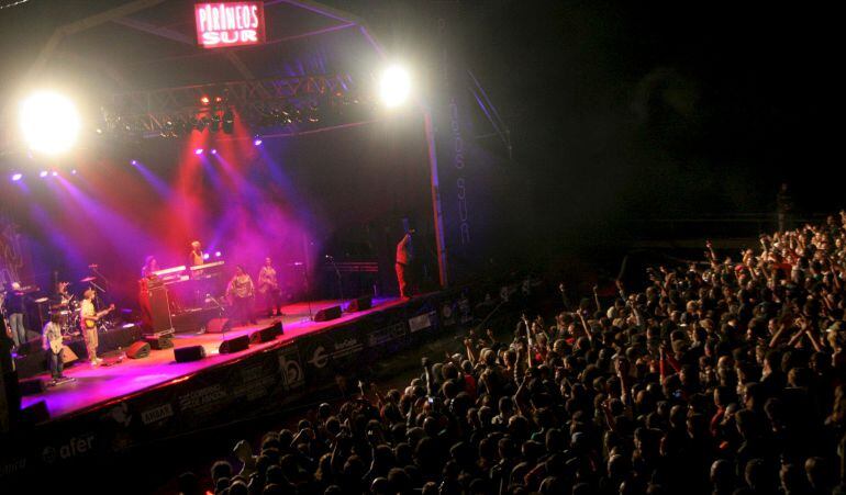 El músico de Costa de Marfil Alpha Blondy, el rey del reggae africano, durante su actuación en el Festival Pirineos Sur de Huesca en una edición anterior.  