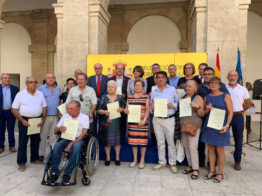 Acto de entrega de actas de reparación a represaliados de la Dictadura, con la ministra de Justicia, Dolores Aguado