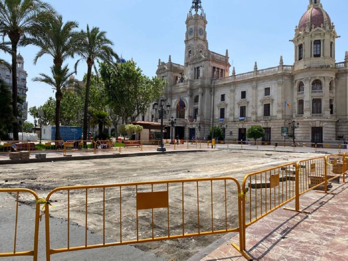 Así avanzan las obras de peatonalización de la plaza del Ayuntamiento de València