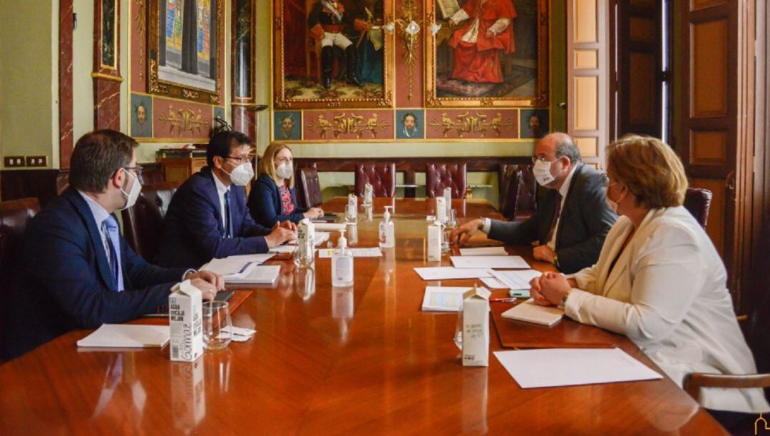 El vicepresidente del gobierno regional y el presidente de la Diputación ciudadrealeña han hablado de diferentes inversiones que se llevarán a cabo en la provincia