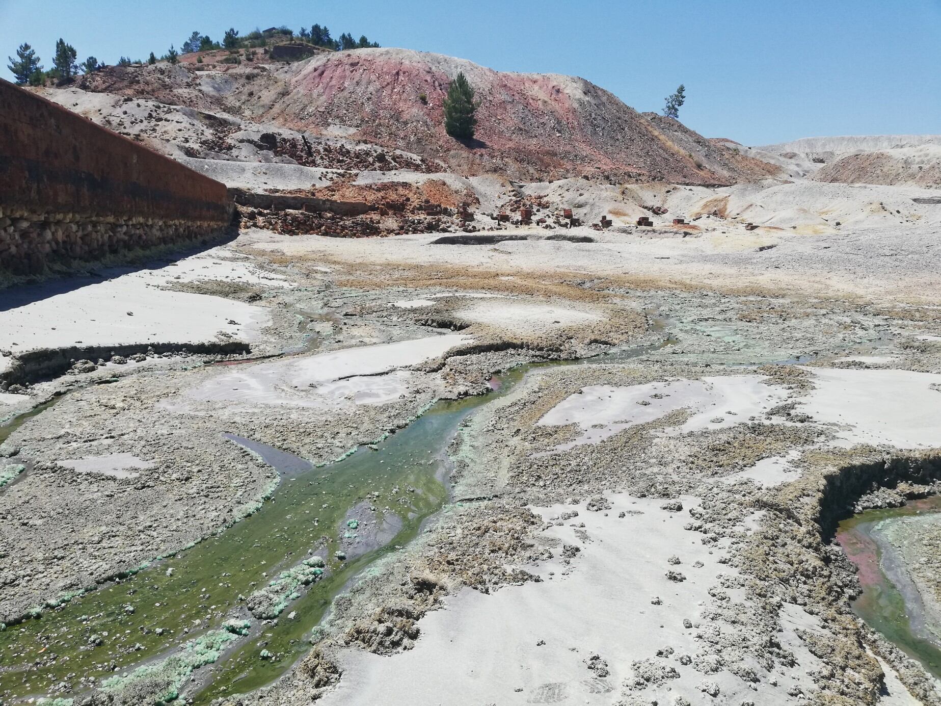 Sales eflorescentes en Nerva. (Julio César Arranz)