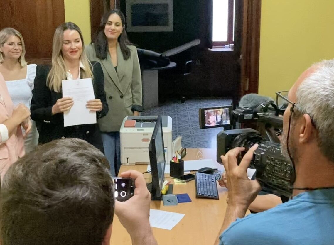 María Fernández presentando su candidatura en la sede de CC