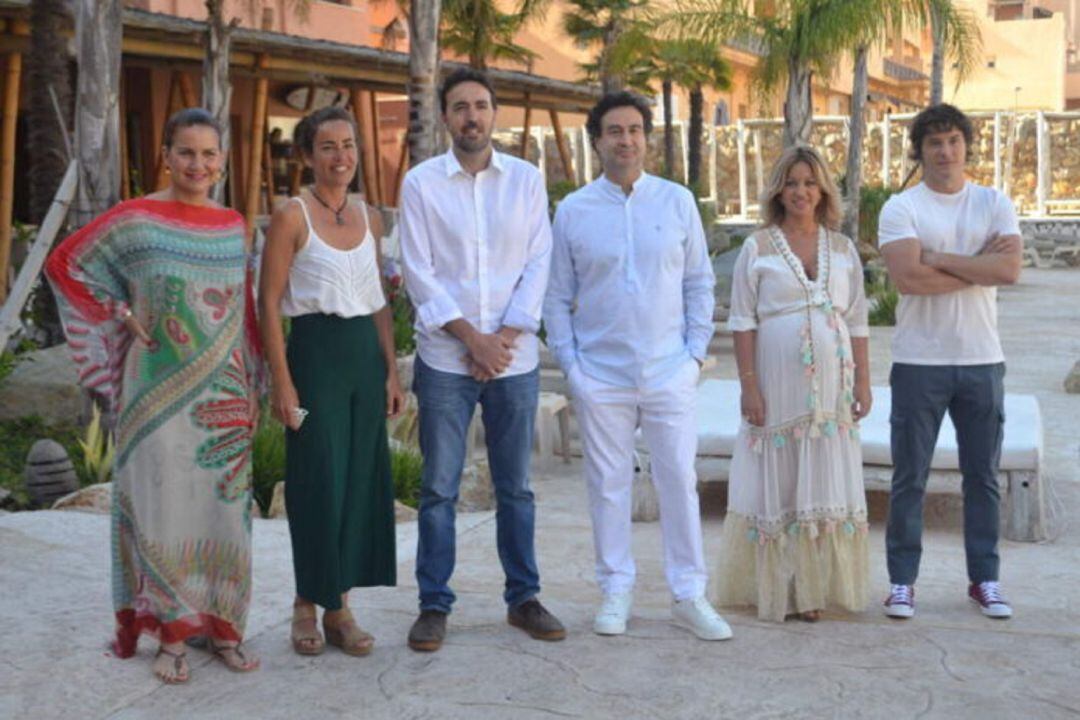Responsables del Ayuntamiento junto a los miembros de MasterChef.