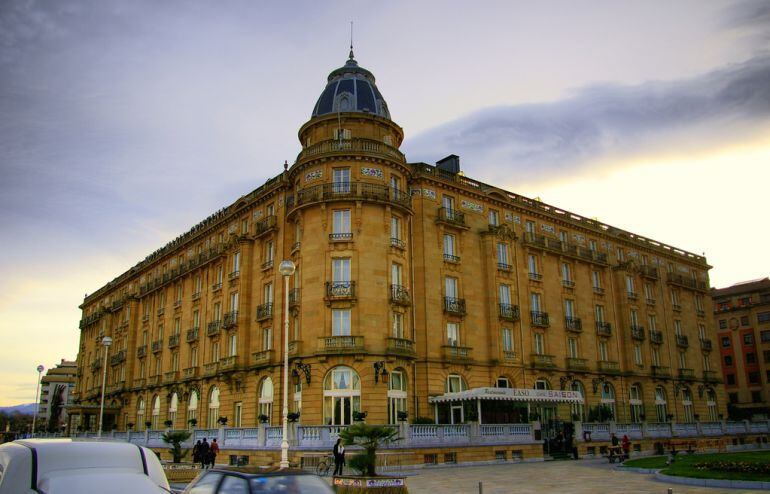 Vista del hotel María Cristina de San Sebastián en una imagen de archivo.