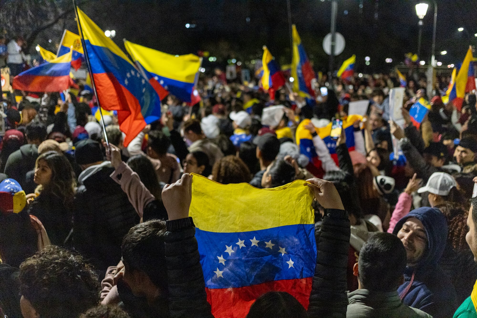 Venezolanos participan de una manifestación en rechazo a los resultados del Consejo Nacional Electoral (CNE), en las elecciones presidenciales