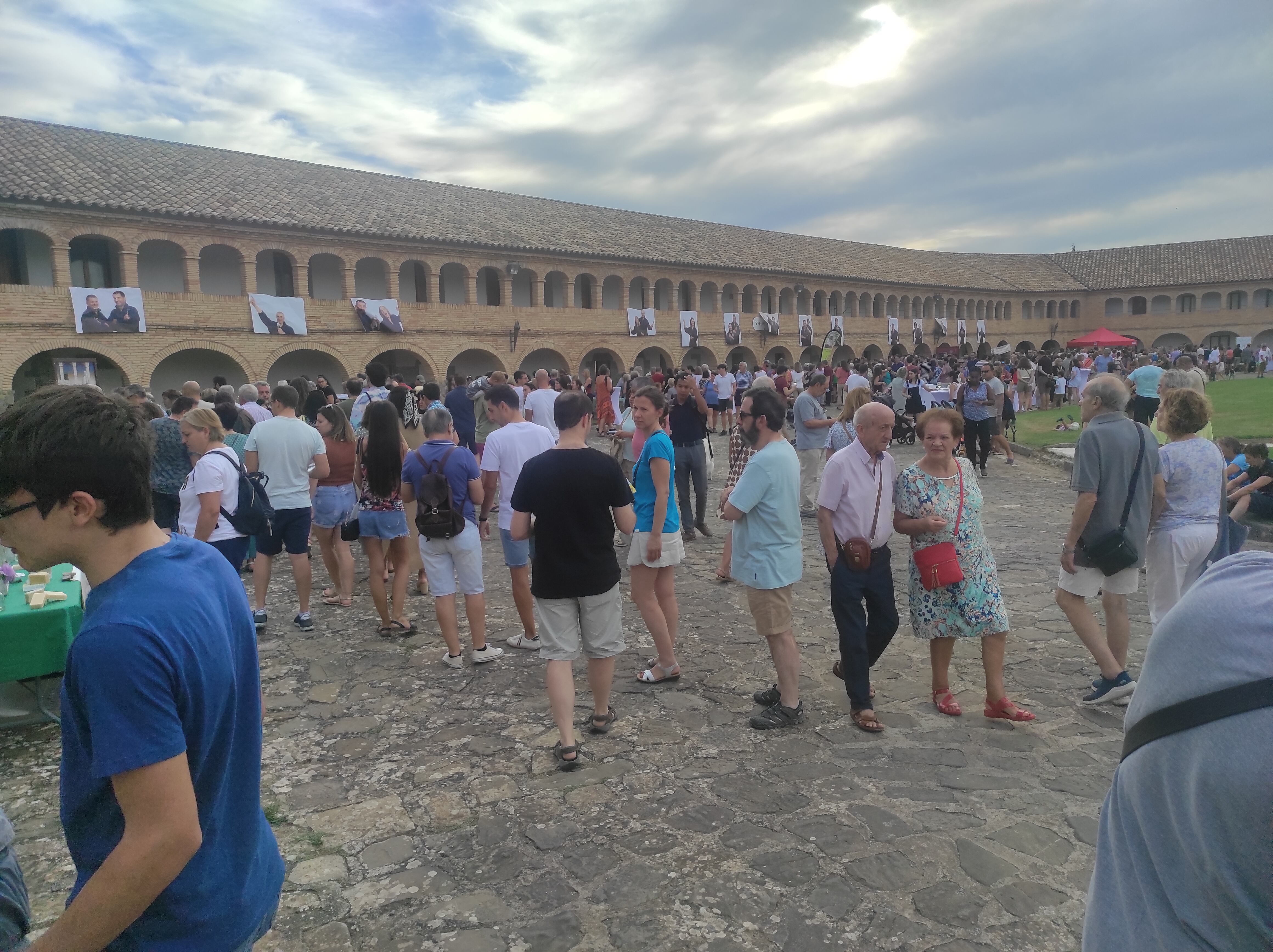 Feria gastronómica de productos franceses en la Ciudadela de Jaca