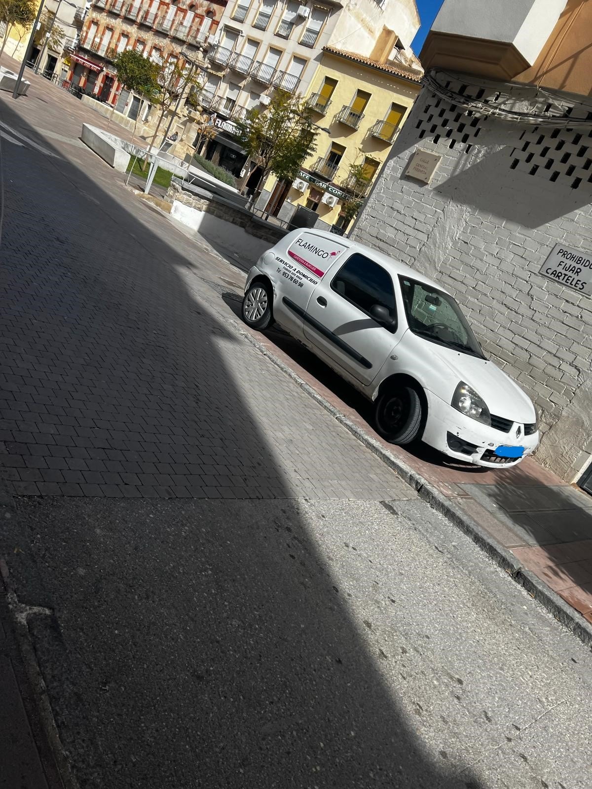 Vehículo de una empresa vinculada con policía local