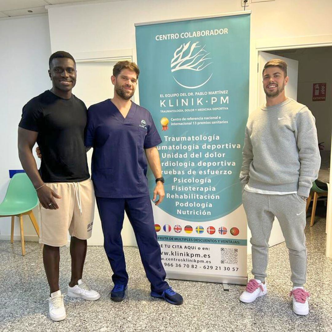 Marcos Mendes y Alvarito, jugadores del Hércules CF, en Klinik PM