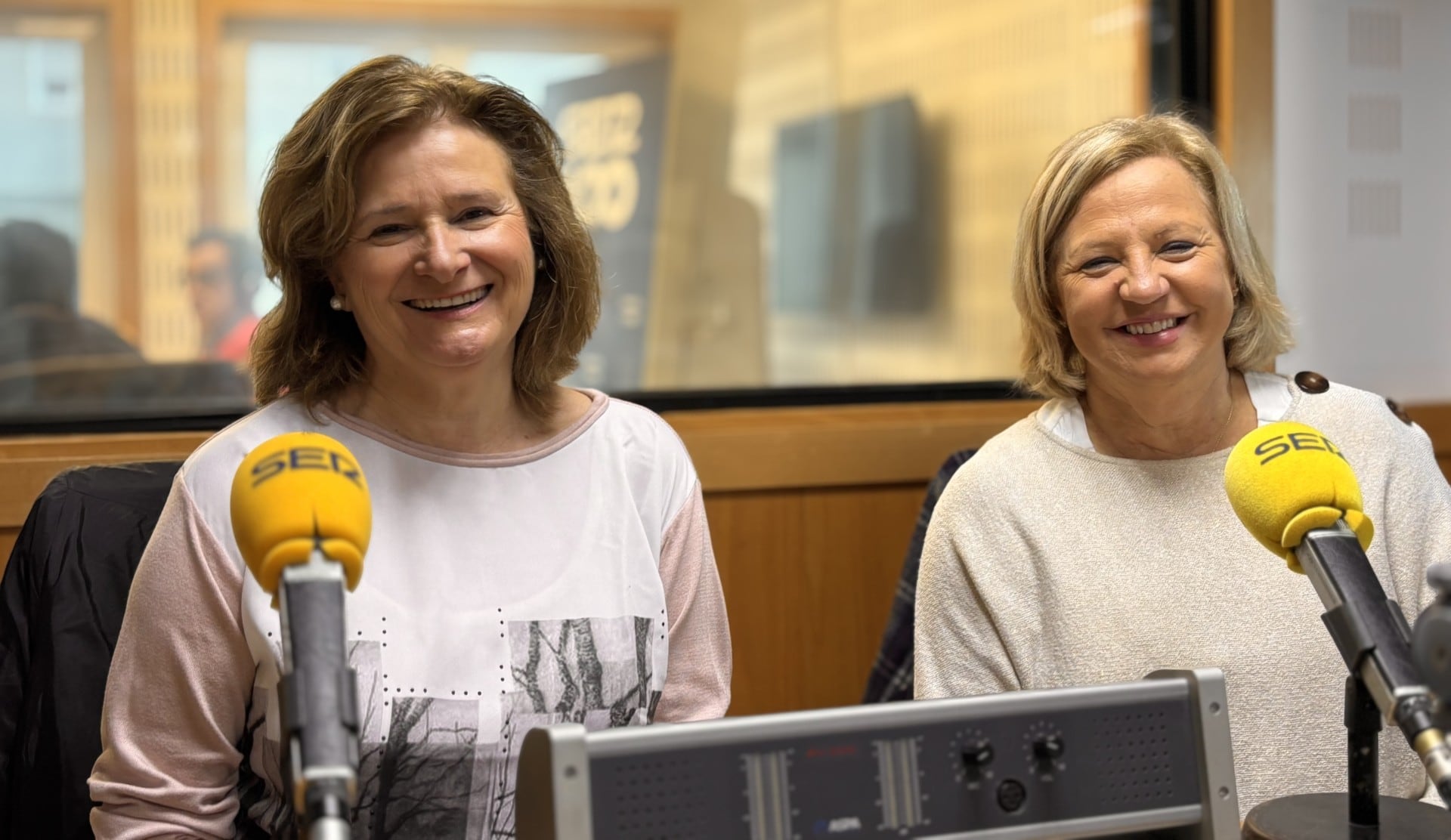 La directora de UNED Cádiz Monserrat Navarro y la responsable de comunicación y relaciones institucionales, Carmen Romeu.