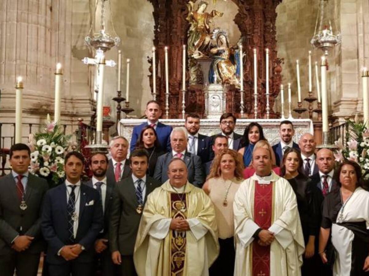 La nueva Junta de Gobierno de la Agrupación de Hermandades y Cofradías jura sus cargos