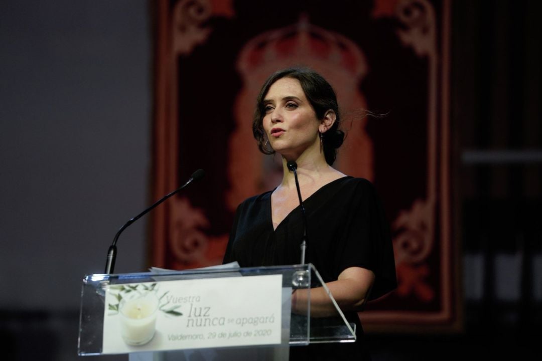 La presidenta madrileña, Isabel Díaz Ayuso, ha participado en el acto de homenaje a los fallecidos por coronavirus celebrado en Valdemoro.