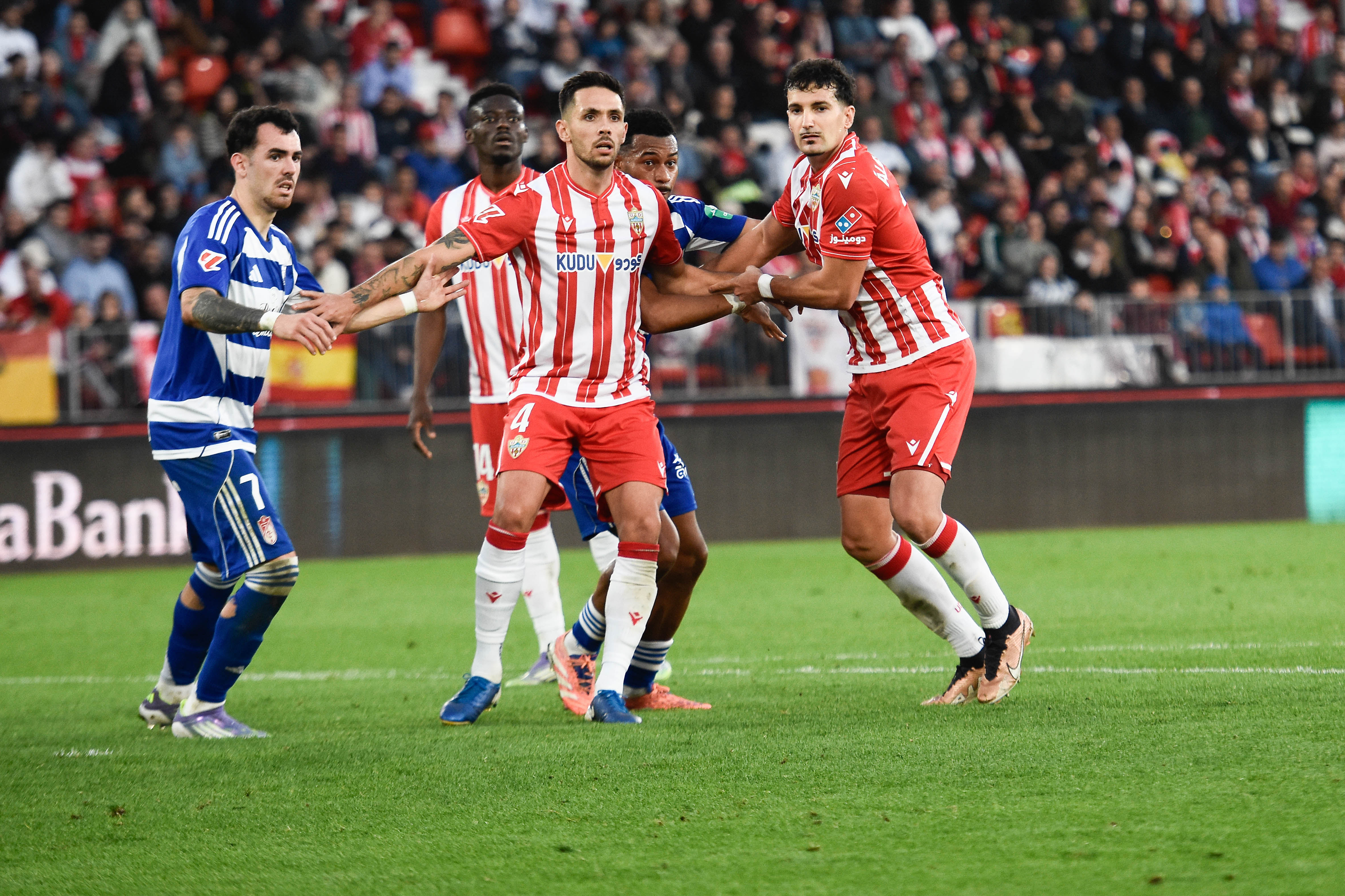 Álex Sola solo ha jugado uno de los dos partidos frente al Almería.