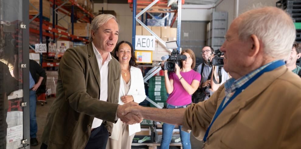 Jorge Azcón, en el Banco de Alimentos de Zaragoza