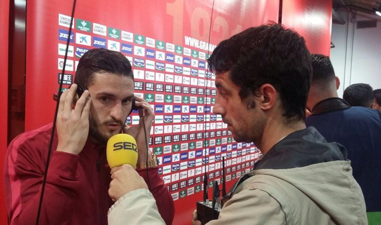 Koke entrevistado por Pedro Fullana tras el partido ante el Granada.