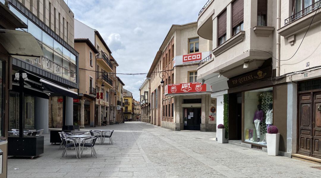 La calle Isilla es la más comercial pero cuenta con pocos locales amplios