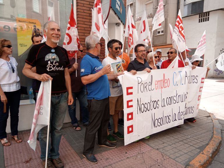 Concentración a las puertas de Gas Natural Fenosa