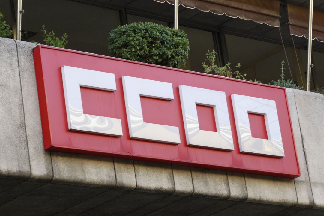 Archivo - Sede CCOO, logo de Comisiones Obreras,