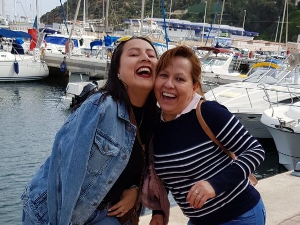 Mery González junto a su hija