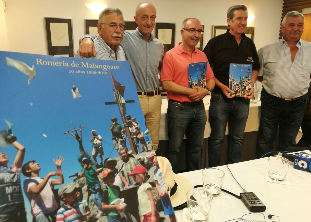 Miembros de la asociación Libro del buen Amor durante la presentación de la romería del Malangosto 2019