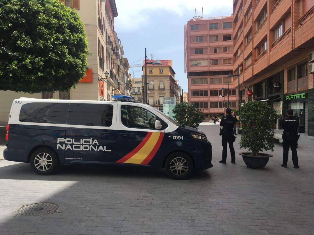 Furgón de la Policía Nacional.
