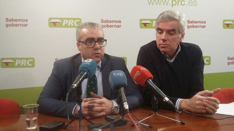 Pedro Hernando, portavoz del Grupo Regionalista en el Parlamento de Cantabria y José María Fuentes Pila, portavoz municpal