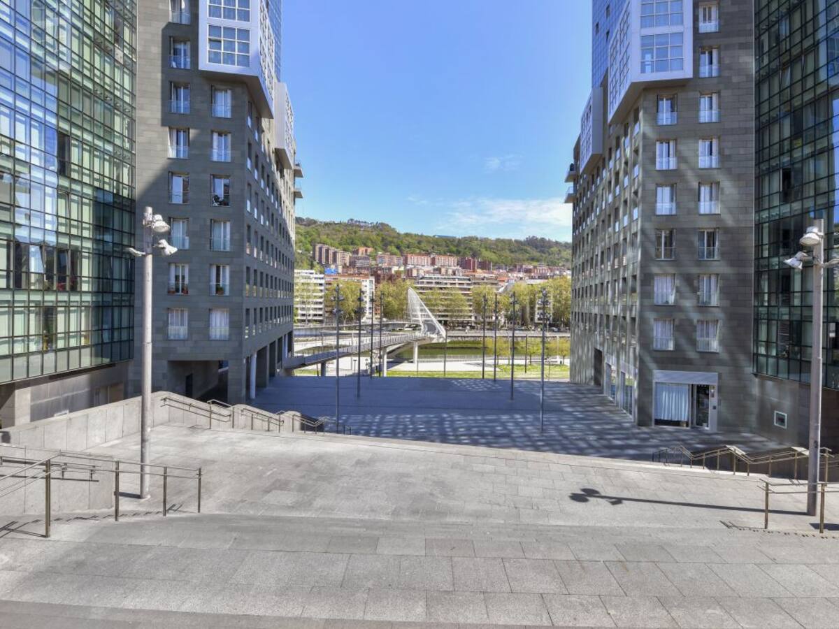 Bilbao habilita 13 zonas para pasear con restricciones a los coches